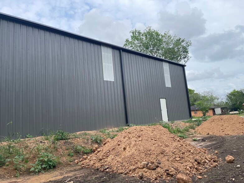 More Photos Of 1212 Cottonwood Church Rd, Rosenberg Warehouse For Lease