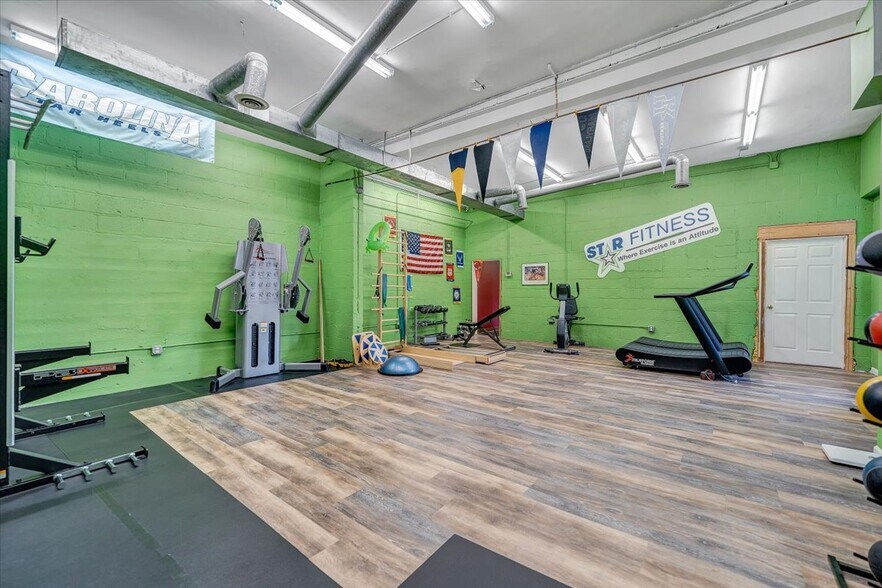 More Photos Of 1234 Maple Ave SW, Roanoke Office For Sale