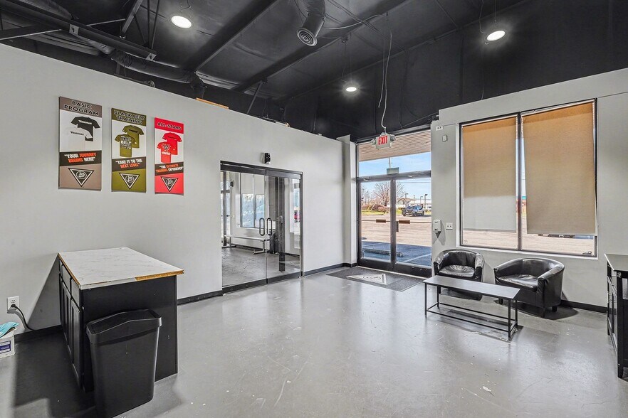 More Photos Of 2504 Hospitality Ln, Columbia Storefront For Lease