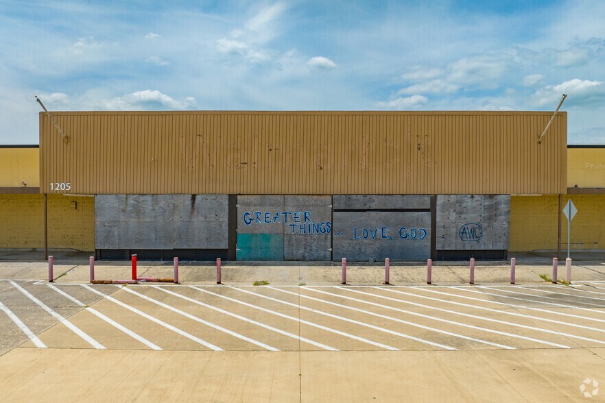 More Photos Of 1100 MO Hwy 84 W, Caruthersville Freestanding For Sale