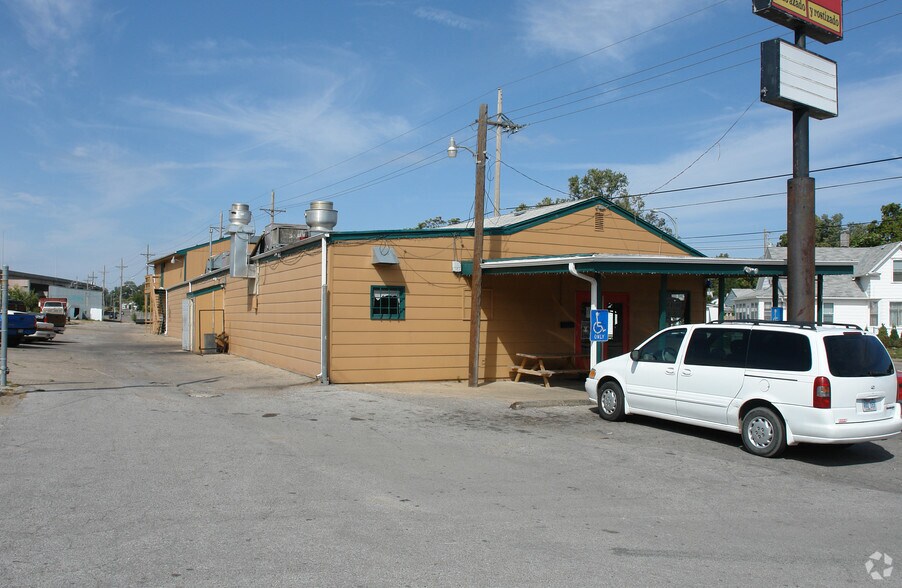 More Photos Of 6500 Railroad Ave, Omaha Restaurant For Sale