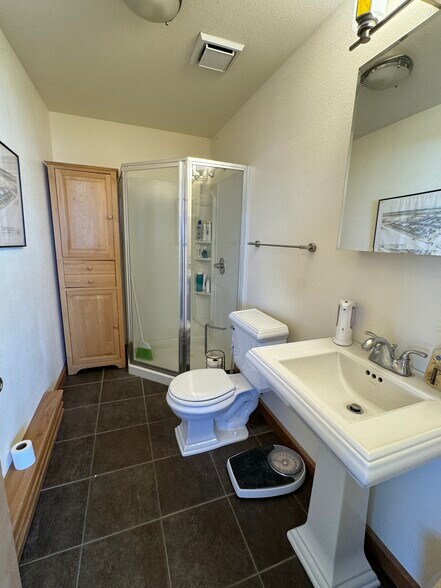 More Photos Of 606 Petersen Way, Kenai Office For Lease