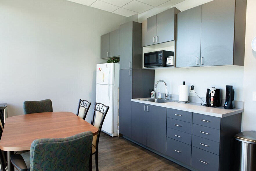 More Photos Of 8325 W Happy Valley Rd, Peoria Office For Lease