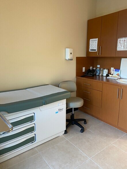 More Photos Of 925 NE 30th Ter, Homestead Medical For Lease