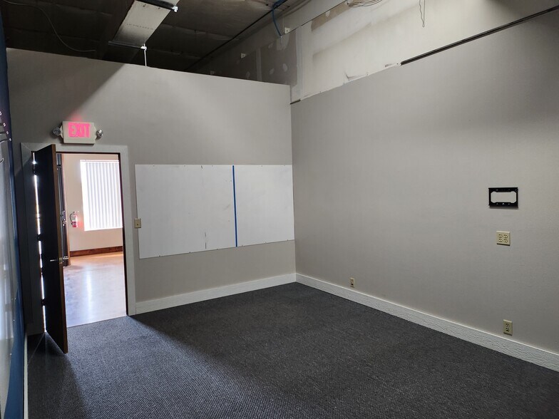 More Photos Of 459-473 N Washburn St, Oshkosh Storefront Retail Office For Lease