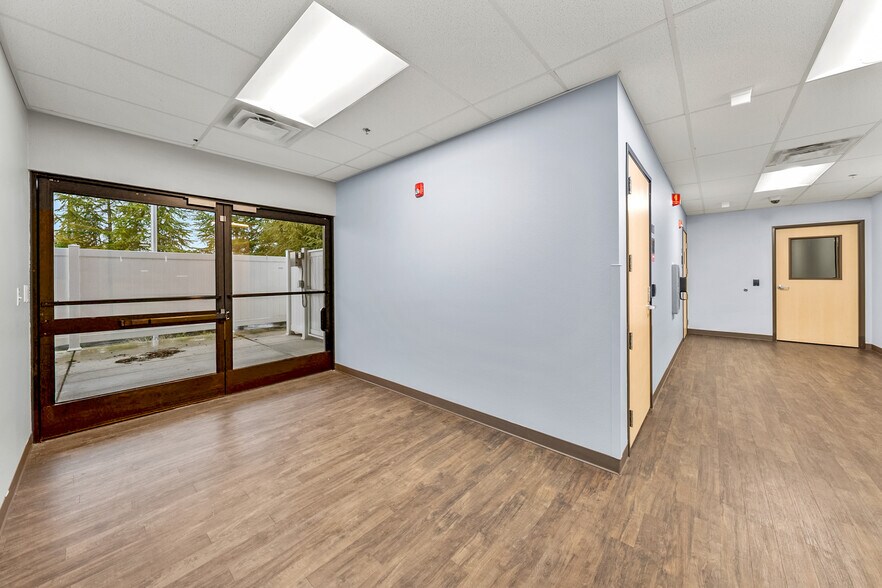 More Photos Of 2166 NW Vine St, Grants Pass Medical For Sale