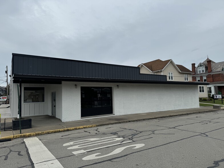 Primary Photo Of 201 Grand Ave, Mars Flex For Lease