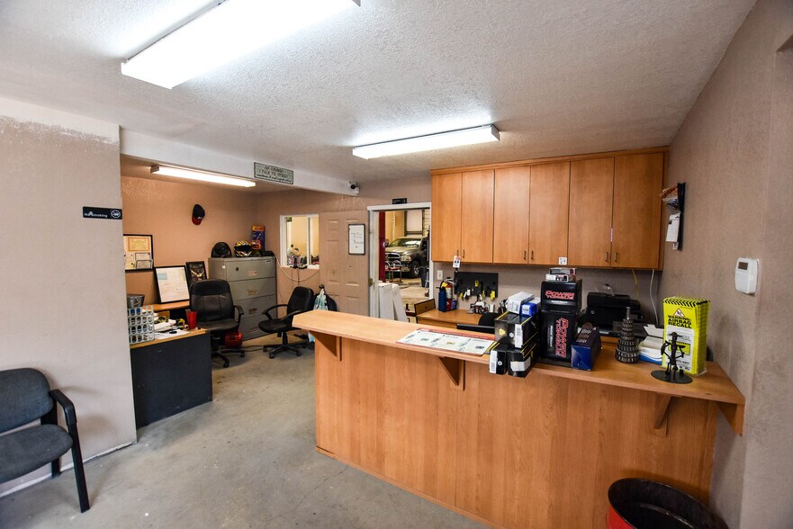 More Photos Of 475 E 800 N, Hurricane Auto Repair For Sale