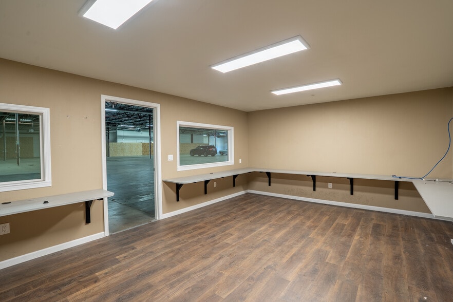 More Photos Of 3403 W 7th Ave, Eugene Manufacturing For Lease