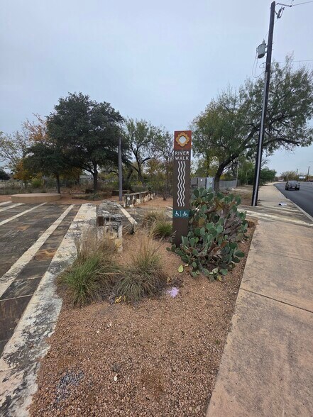 More Photos Of 1119 Southcross Blvd, San Antonio Land For Sale