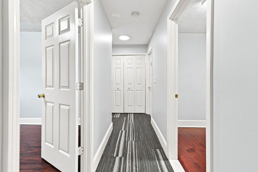 More Photos Of 255 Norcross St, Roswell Office For Lease
