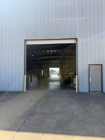 More Photos Of 4808 Hazel Jones Rd, Bossier City Warehouse For Lease