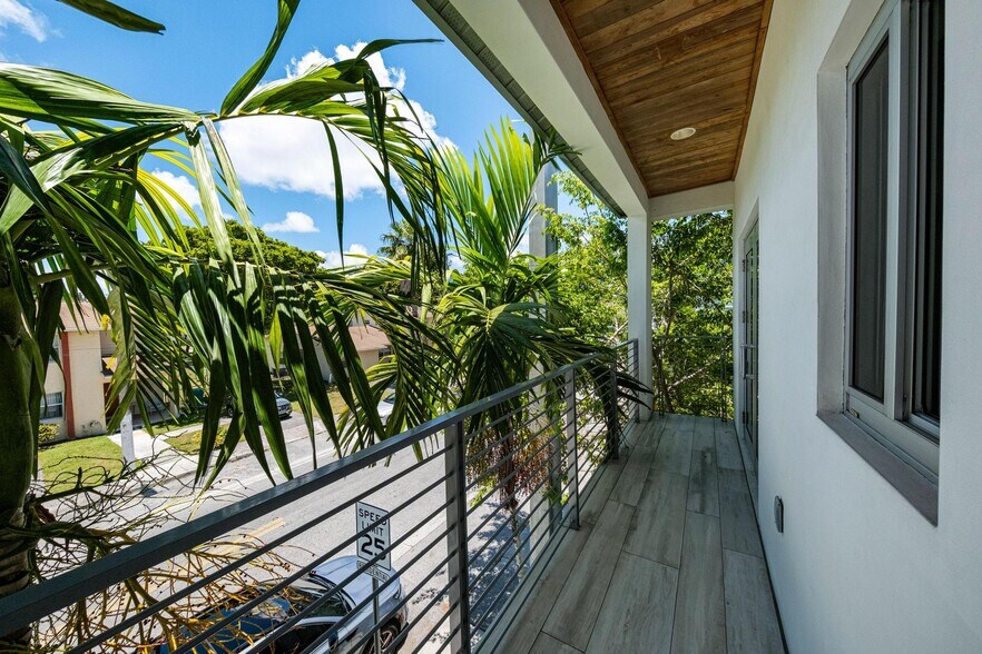 More Photos Of 3305 SW 37th Ave, Miami Office For Sale