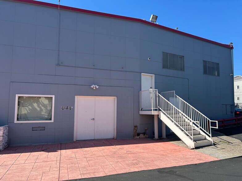 More Photos Of 300 E 18th St, Oakland Freestanding For Sale