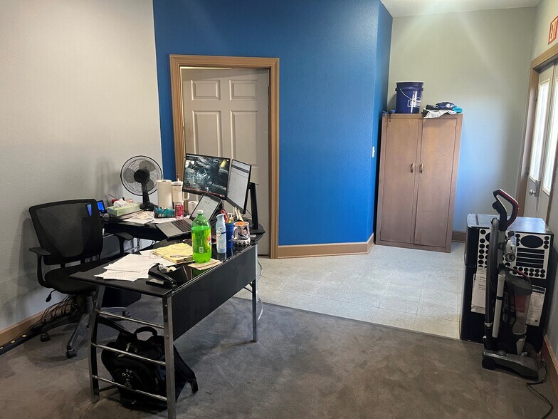 More Photos Of 6256 34th Ave NW, Rochester Warehouse For Lease