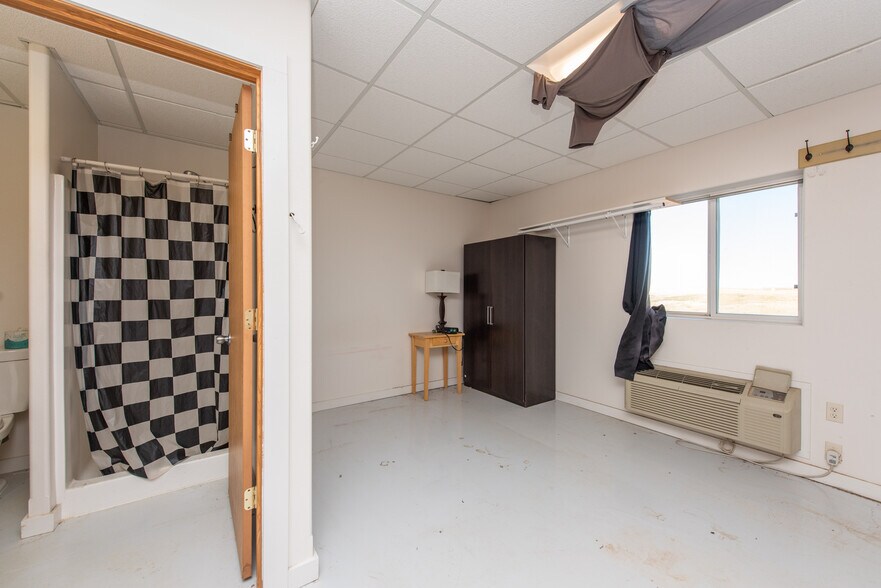 More Photos Of 13603 38th St SW, Belfield Flex For Lease