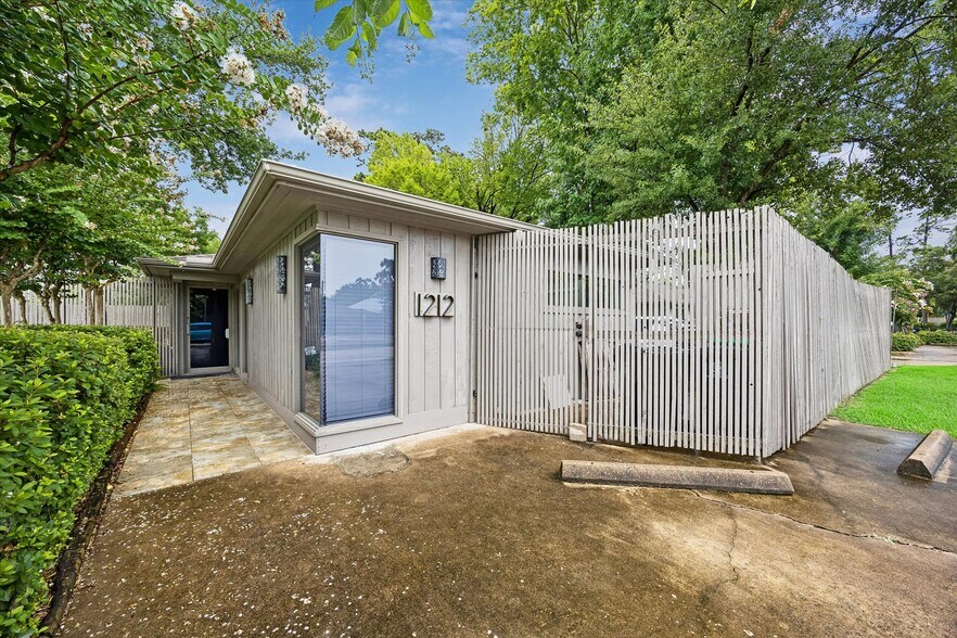 Primary Photo Of 1212 Antoine Dr, Houston Coworking Space