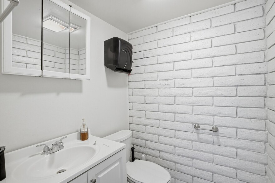 More Photos Of 2141 10th St, Los Osos Drugstore For Sale