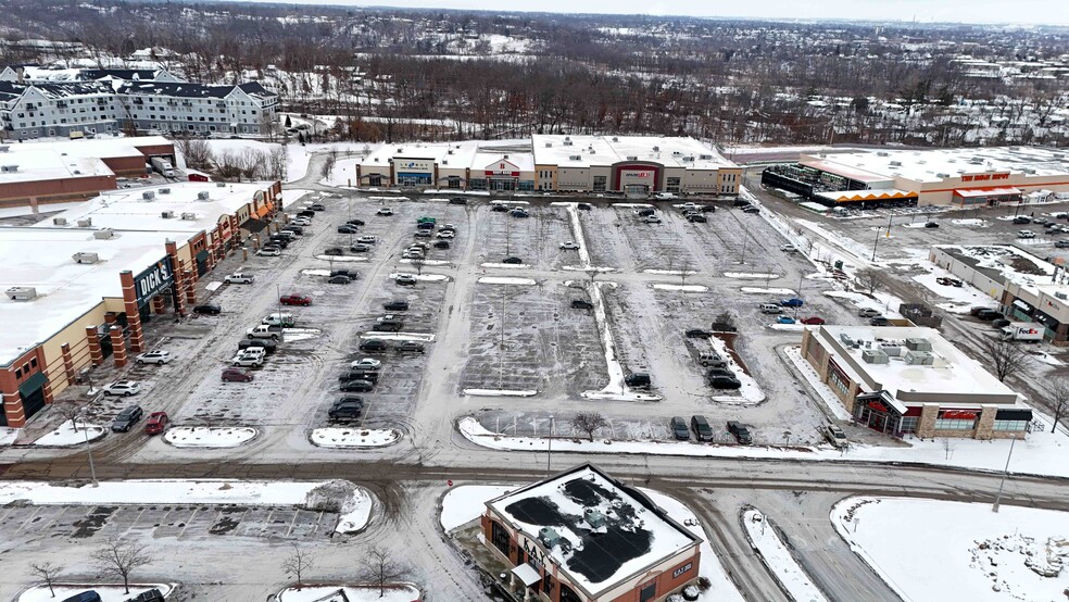 More Photos Of 4701 SE 1st Ave, Cedar Rapids General Retail For Lease