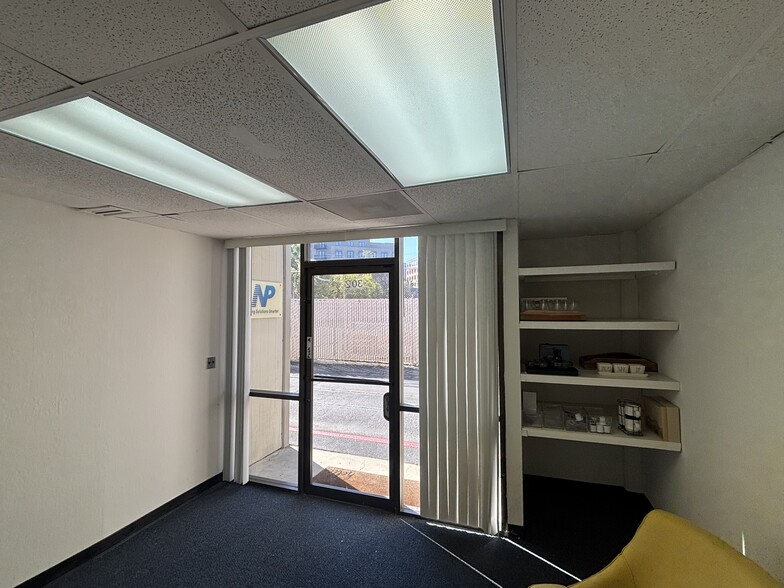 More Photos Of 290-302 Brokaw Rd, Santa Clara Warehouse For Lease