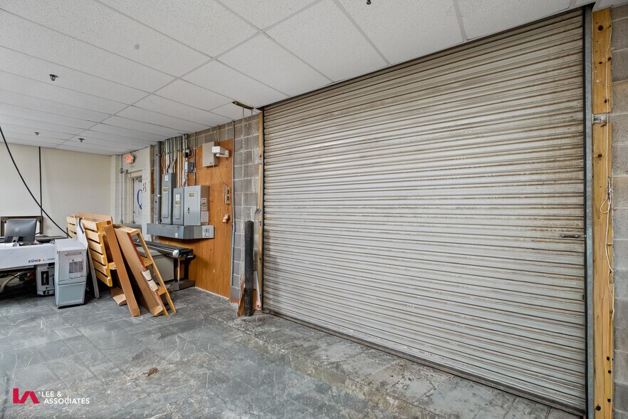 More Photos Of 5020-5072 Clark Howell Hwy, College Park Showroom For Lease