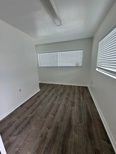 More Photos Of 2655 6th Ave S, Saint Petersburg Manufacturing For Lease