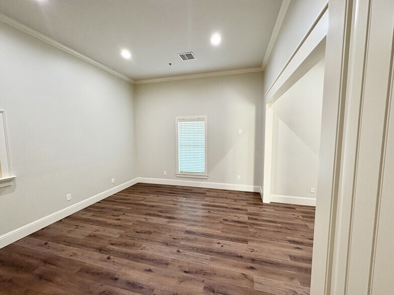 More Photos Of 1129 Lake Oconee Pky, Eatonton Office For Lease