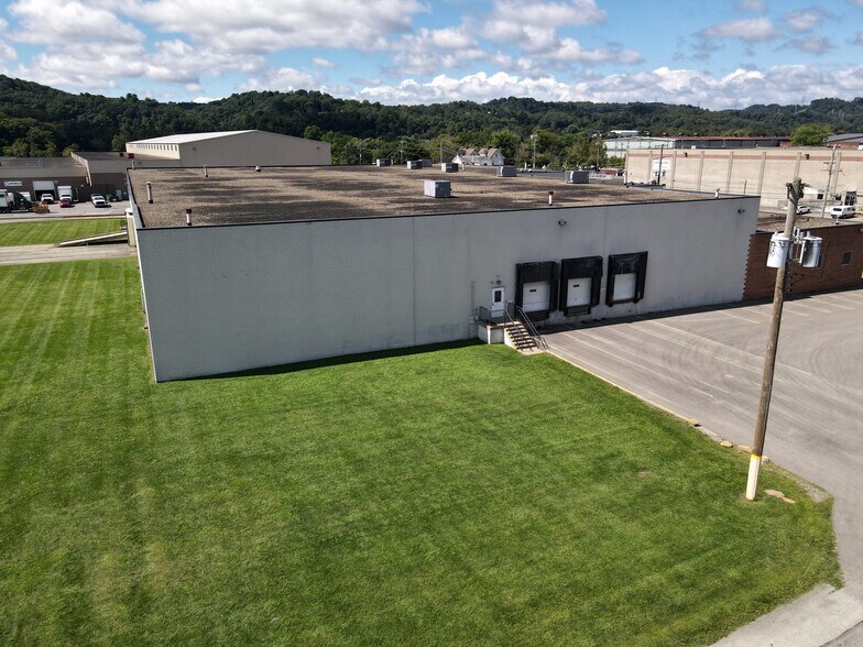 More Photos Of 495 Avenue B, Leetsdale Warehouse For Lease