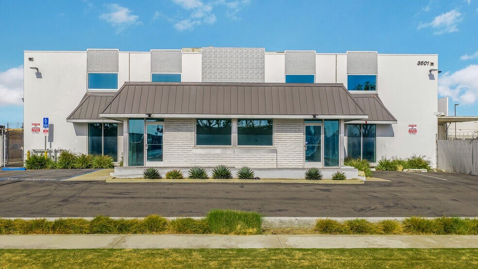 More Photos Of 3601-3605 W Pendleton Ave, Santa Ana Manufacturing For Lease