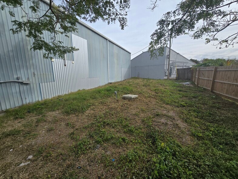 More Photos Of 638 Hewett Dr, Orlando Industrial For Sale