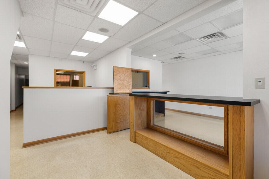 More Photos Of 6135 N Elston Ave, Chicago Office Residential For Sale