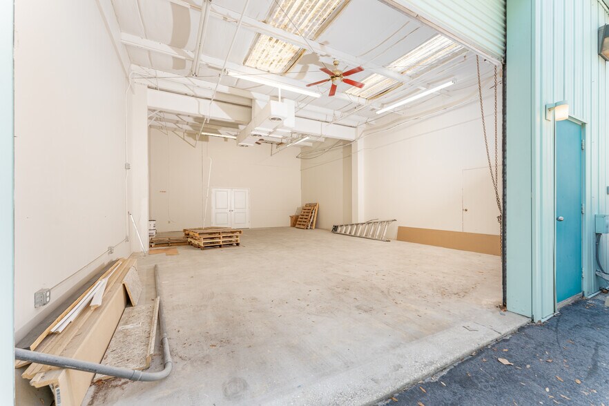 More Photos Of 999 Cattlemen Rd, Sarasota Freestanding For Lease