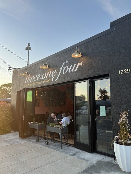 More Photos Of 1329 Gilman St, Berkeley Restaurant For Lease