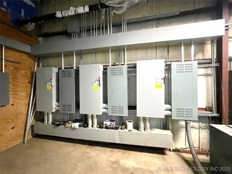 More Photos Of 1000 Warmack, Warner Warehouse For Sale