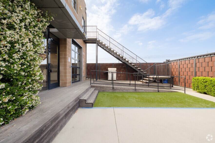 More Photos Of 2251 Barry Ave, Los Angeles Loft Creative Space For Sale