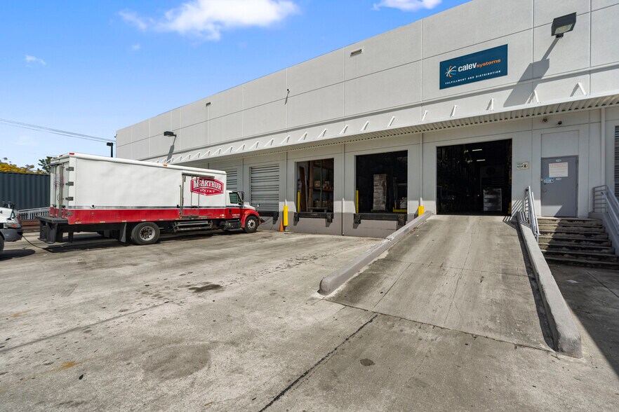 More Photos Of 8305 NW 27th St, Doral Distribution For Lease