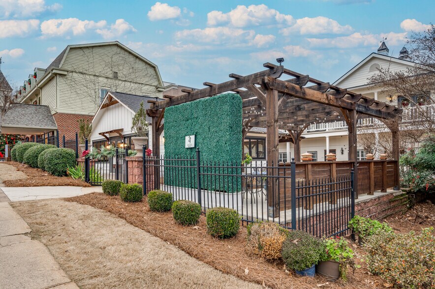 More Photos Of 27 S Park St, Dahlonega Hotel For Sale