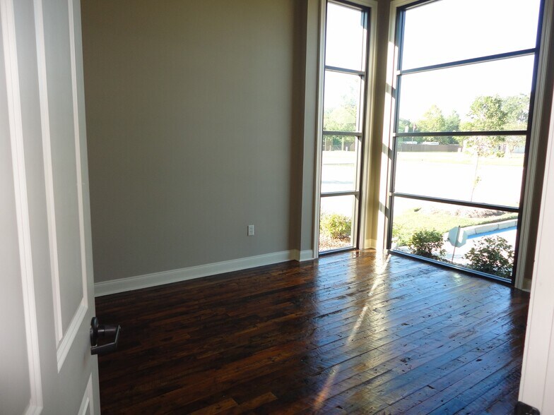More Photos Of 4021 W.E. Heck Ct, Baton Rouge Office For Lease