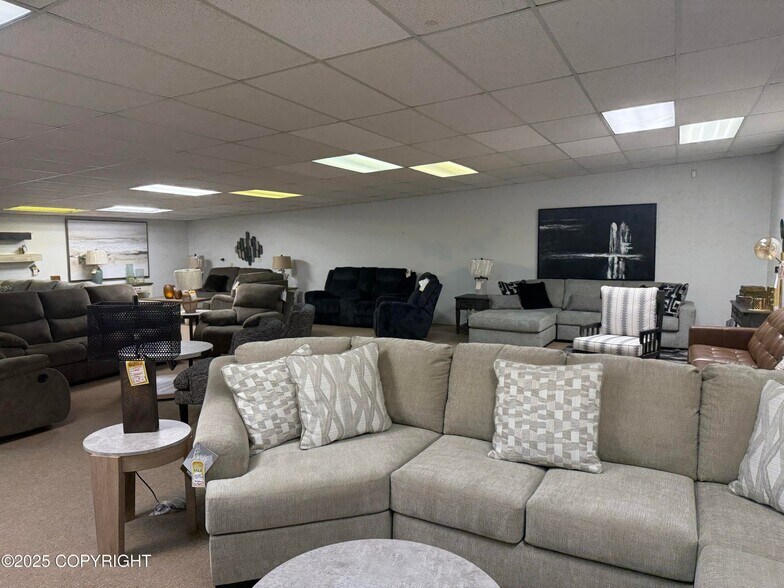 More Photos Of 651 N Shoreline Dr, Wasilla Showroom For Sale