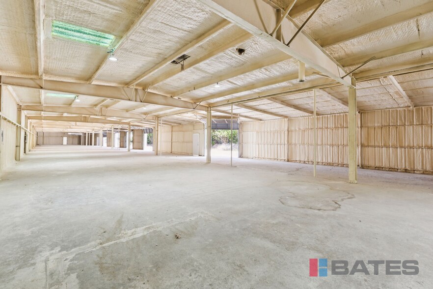 More Photos Of 1101 S Hampton Rd, DeSoto Showroom For Lease