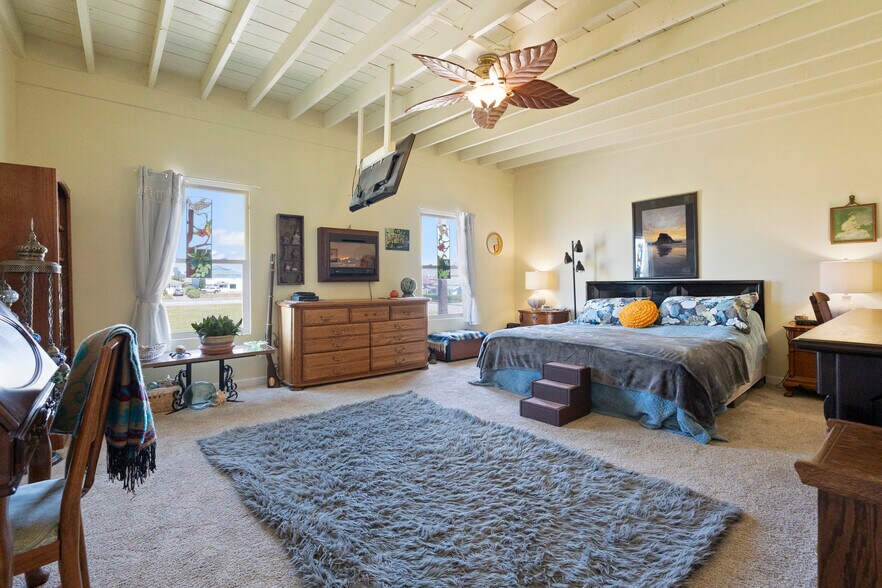 More Photos Of 347 2nd St, Crescent City Industrial For Sale