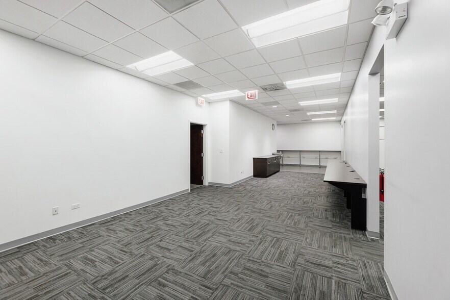 More Photos Of 5362-5364 W Devon Ave, Chicago Office For Sale