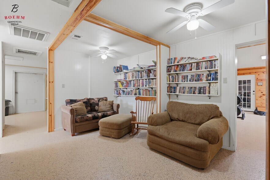 More Photos Of 185 Mitchell Dr, Spring Branch Warehouse For Sale