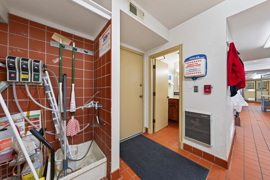 More Photos Of 1461 Highway EE, Winfield Specialty For Sale