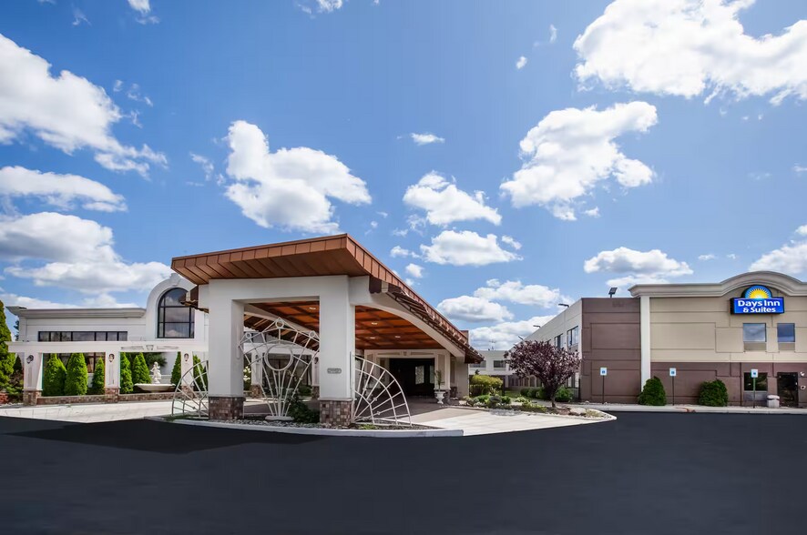 Primary Photo Of 1919 Star Batt Dr, Rochester Hills Hotel For Sale