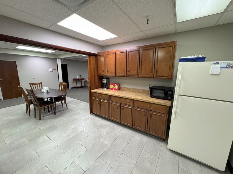 More Photos Of 1800 S Jackson Ave, Tulsa Office For Sale