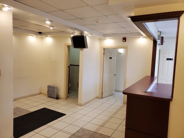More Photos Of 621 E 187th St, Bronx Storefront Retail Office For Lease
