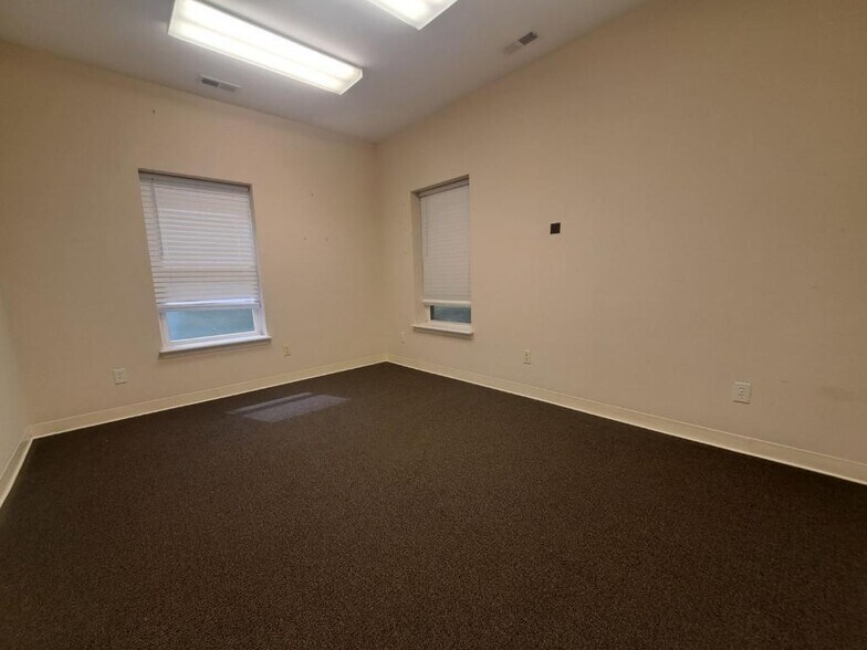 More Photos Of 646-662 Prosperity Way, Chesapeake Flex For Lease