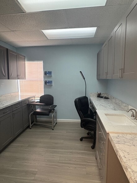 More Photos Of 6105 Memorial Hwy, Tampa Office For Lease