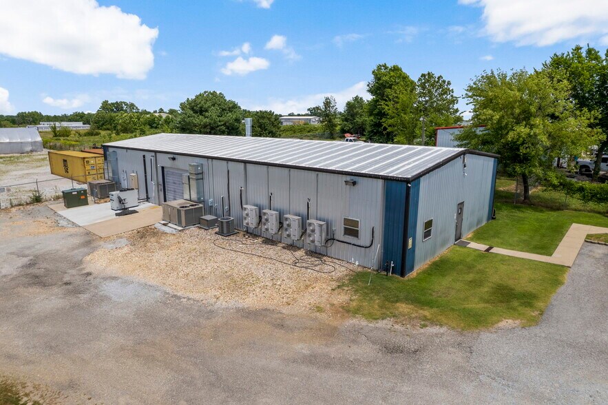 More Photos Of 64050 E 290 Rd, Grove Warehouse For Sale
